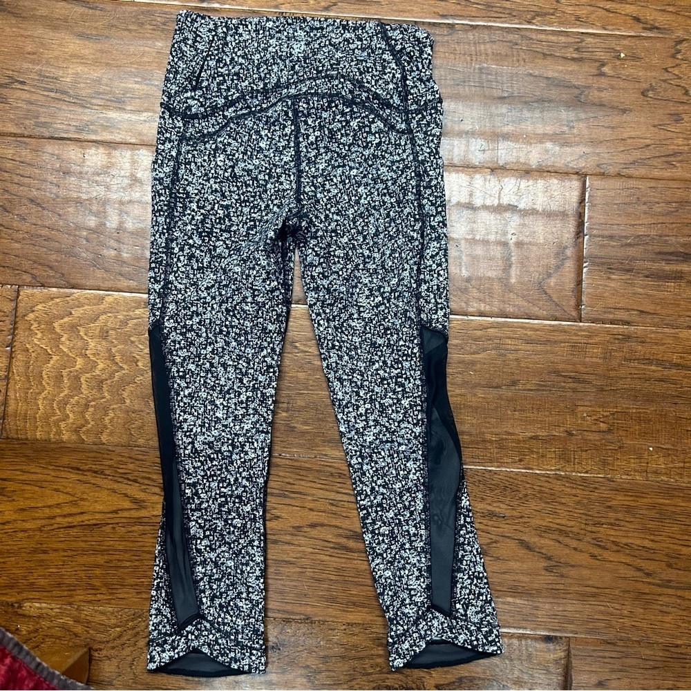 Lululemon Sole Training Crop leggings - Picture 2 of 4